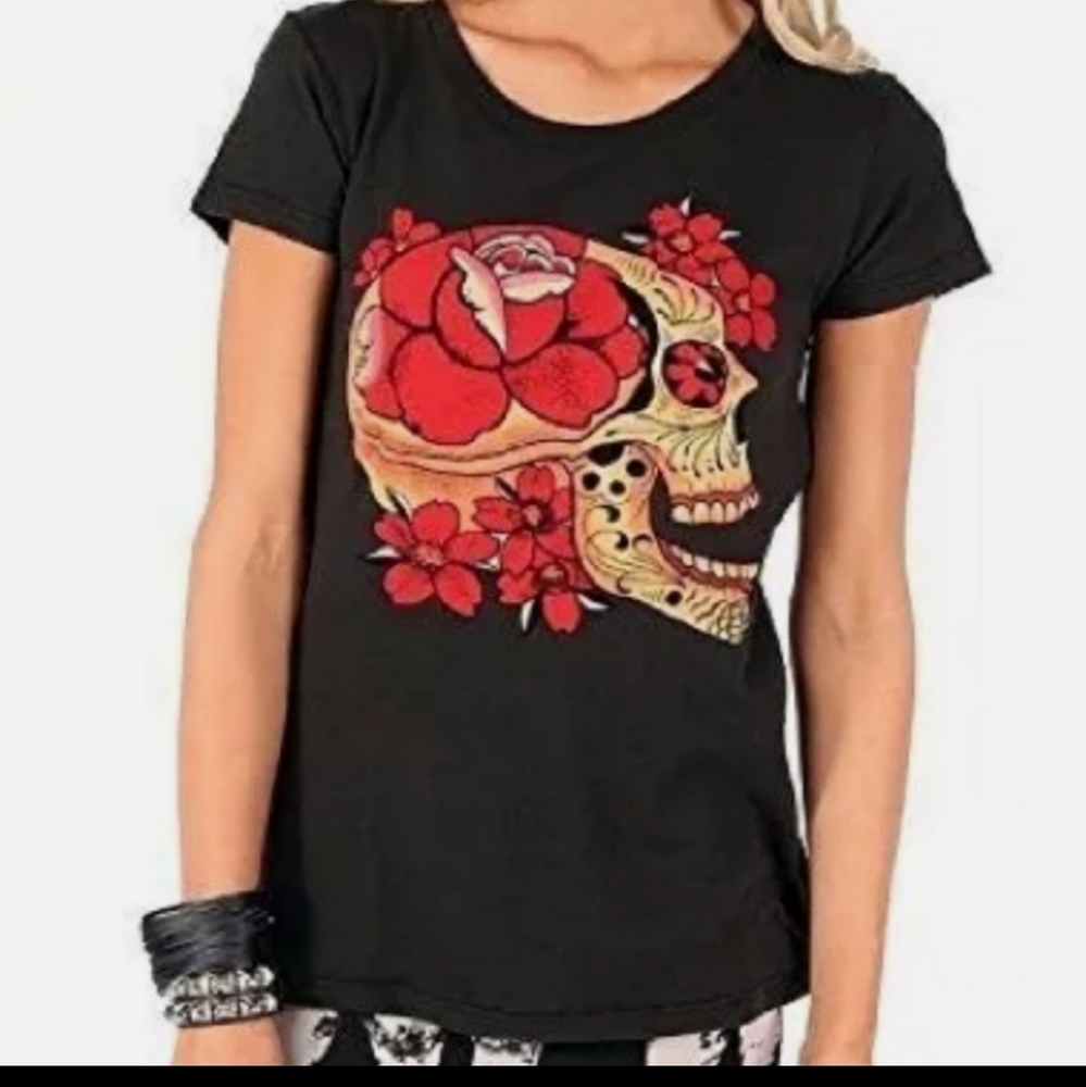 New iron fist skull tshirt